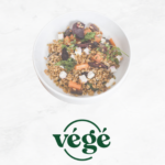 Falafels, sauce yaourt aux herbes, riz épicé aux légumes et noix de cajou