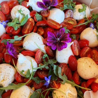 Burrata et tomates cerises.