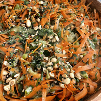 Salade de concombres et carottes.